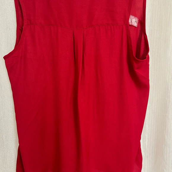Sleeveless dk red top zip front - Picture 2 of 4